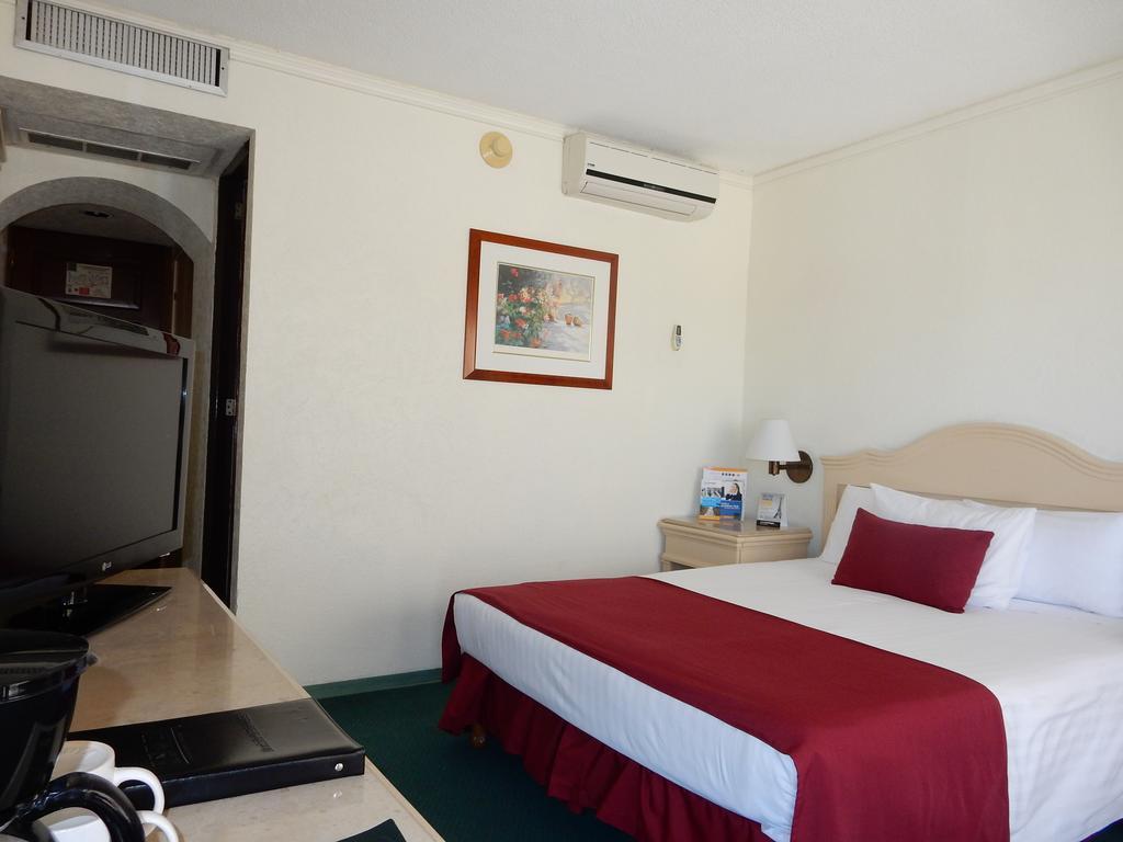 Hotel Quality Inn Aguascalientes Bagian luar foto